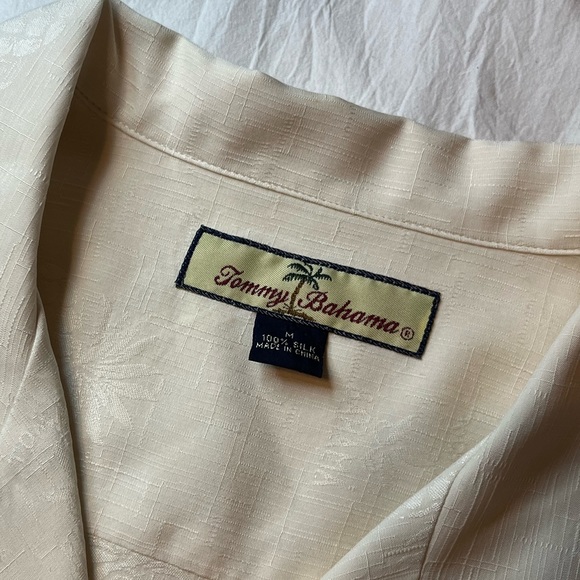 Tommy Bahama Silk Short Sleeve Button Down Pop Had Dough Men’s Size Medium - Picture 4 of 10